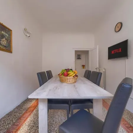 Ridolfi's House Daire Floransa