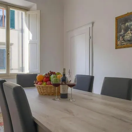 Ridolfi's House Daire Floransa